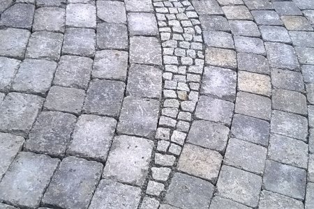 Granitmosaik in Betonpflasterung
